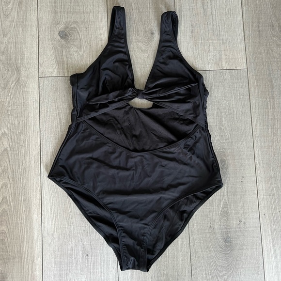 Plus Cut Out Knot Front One Piece Swimsuit - Picture 3 of 7